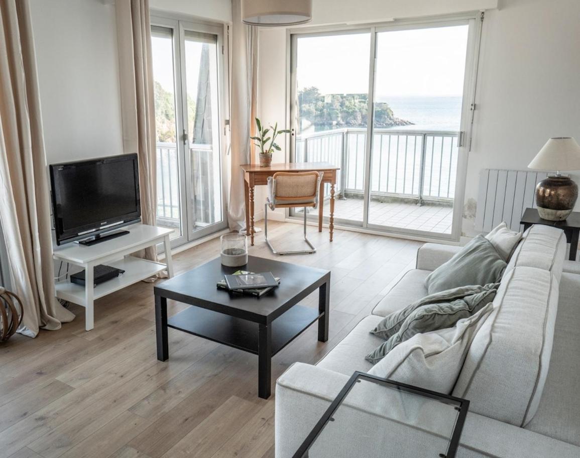 Pied Dans L'eau - La Comtesse Apartment *